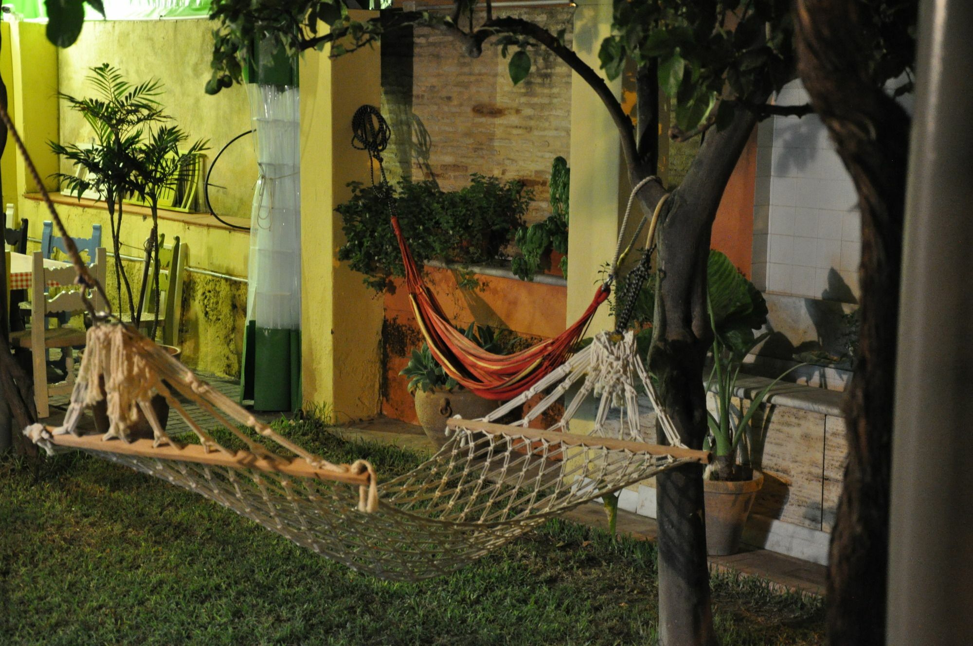 Lemon Garden Hostel Sevilla Exterior photo