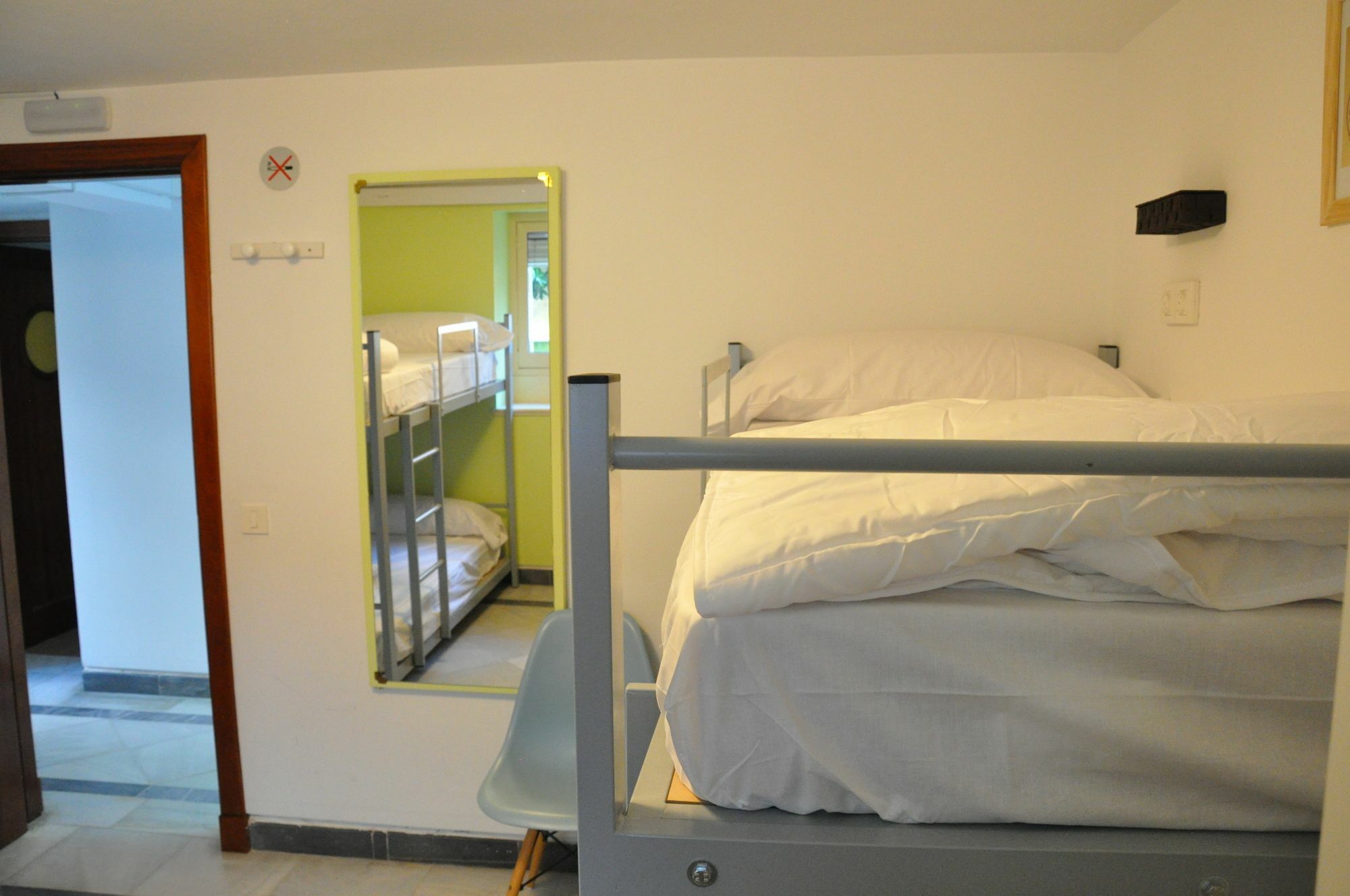 Lemon Garden Hostel Sevilla Exterior photo